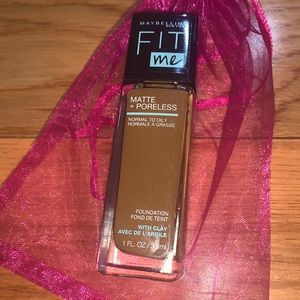 FIT ME!®
MATTE + PORELESS FOUNDATION 360-Mocha